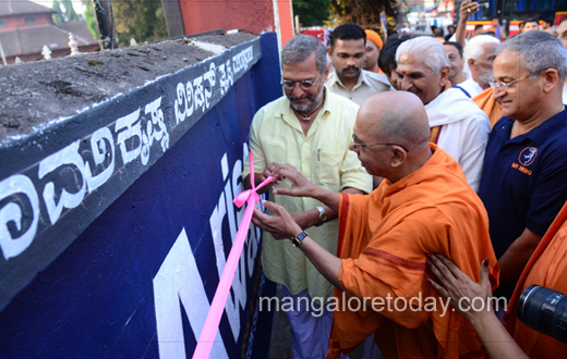 Nana Patekar flagged off the 200th cleanliness drive